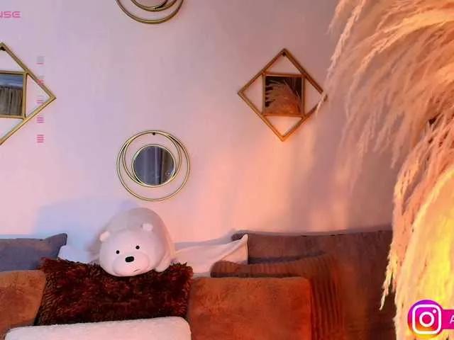 Offline Aliceowenn on BongaCams