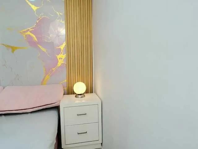 Offline AlishaDixon on BongaCams