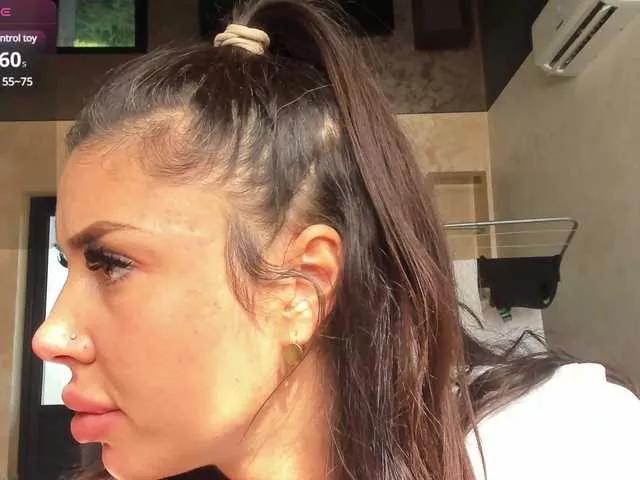 Offline AmiraRosse on BongaCams