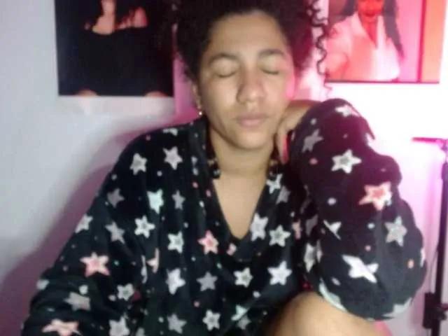 Offline Bellacrespa on BongaCams