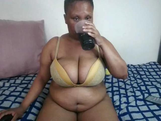 Freechat BIGTITTISXX on BongaCams