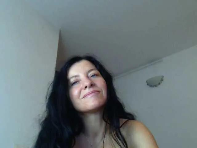 Freechat blueyesbaby on BongaCams