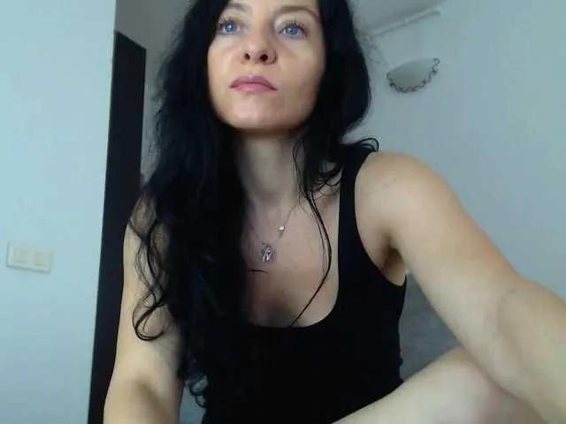 Freechat blueyesbaby on BongaCams