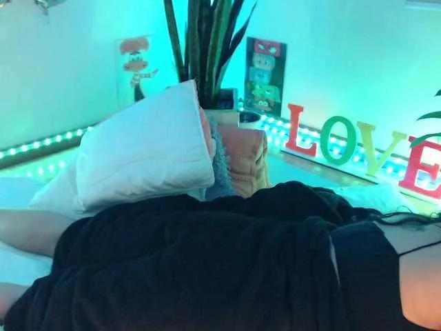 Offline bomboncita288 on BongaCams