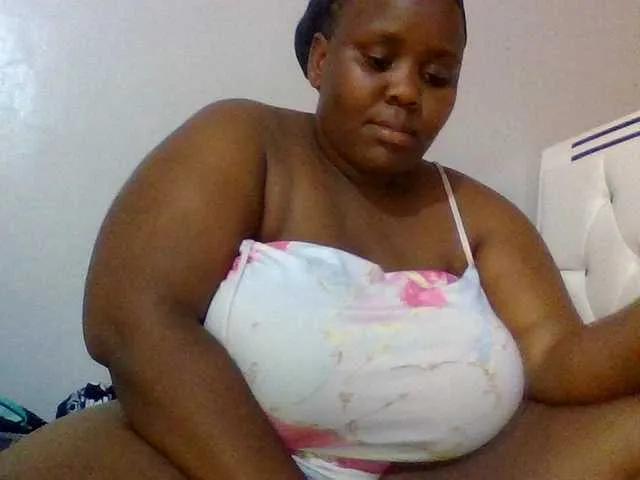 Freechat Bursty-Monique on BongaCams