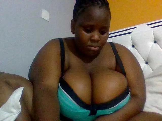 Freechat Bursty-Monique on BongaCams