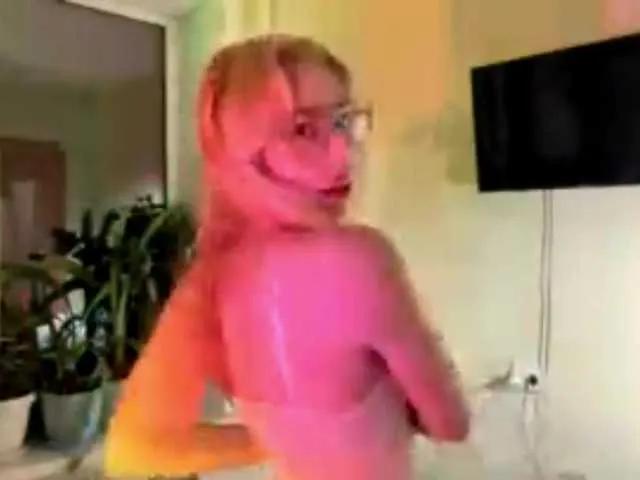 Freechat CarenPoellnitz on BongaCams