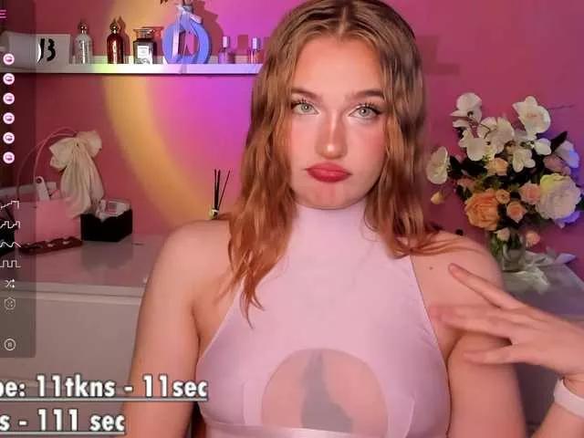 Offline CarolineLovers on BongaCams