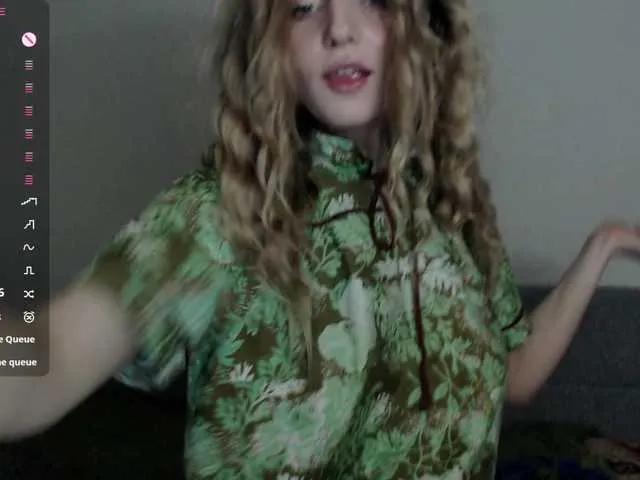 Freechat CatinMilkland on BongaCams