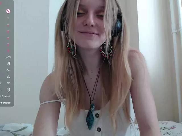 Freechat CatinMilkland on BongaCams