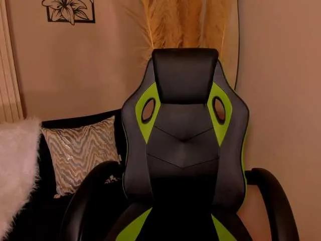 Offline charlotte-Cox on BongaCams