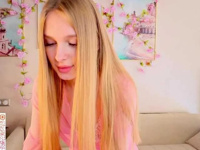 Offline CrimsonAura on BongaCams