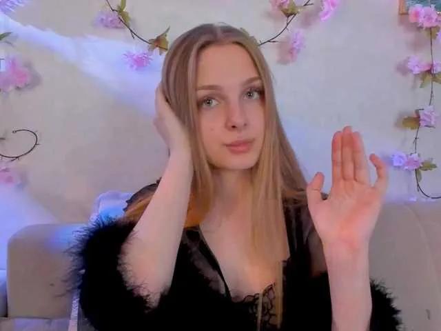 Offline CrimsonAura on BongaCams