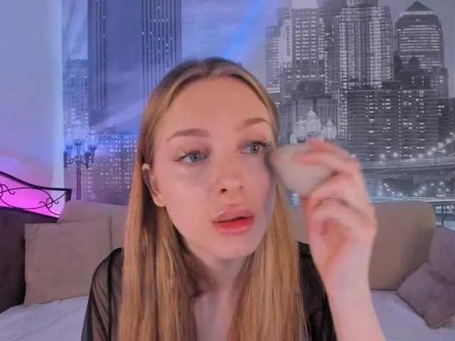 Offline CrimsonAura on BongaCams