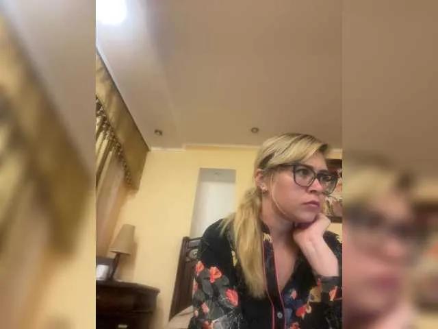 Offline Crystal00Girl on BongaCams