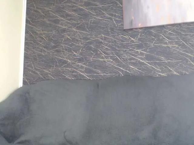 Freechat curlygirl35 on BongaCams