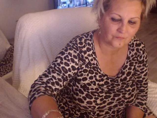 Offline DivineBlond on BongaCams