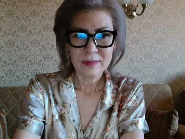 Offline Elegant00Lady on BongaCams