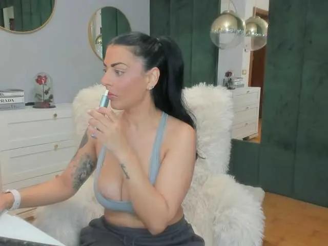 Offline ElisaBaxter on BongaCams