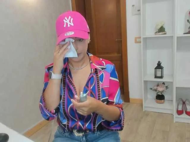 Offline ElisaBaxter on BongaCams