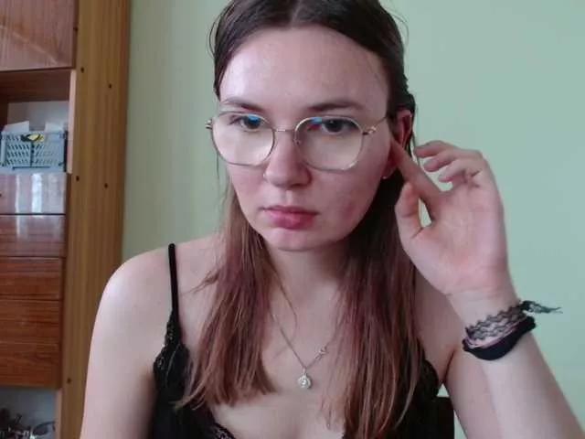 Offline Ellyxcute on BongaCams