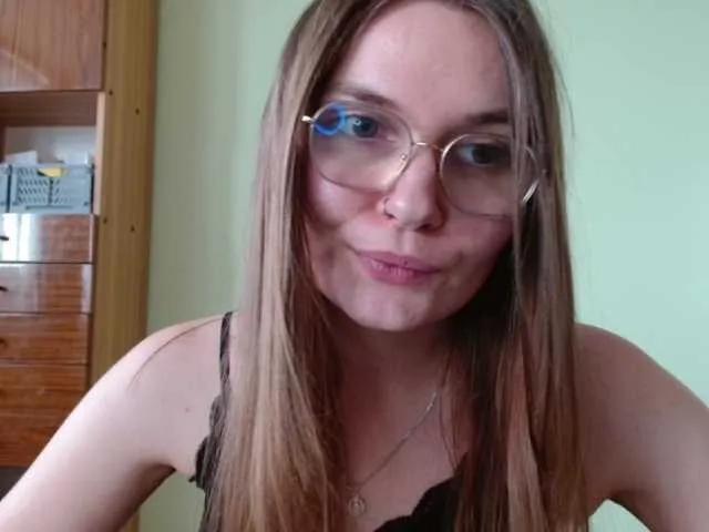 Offline Ellyxcute on BongaCams