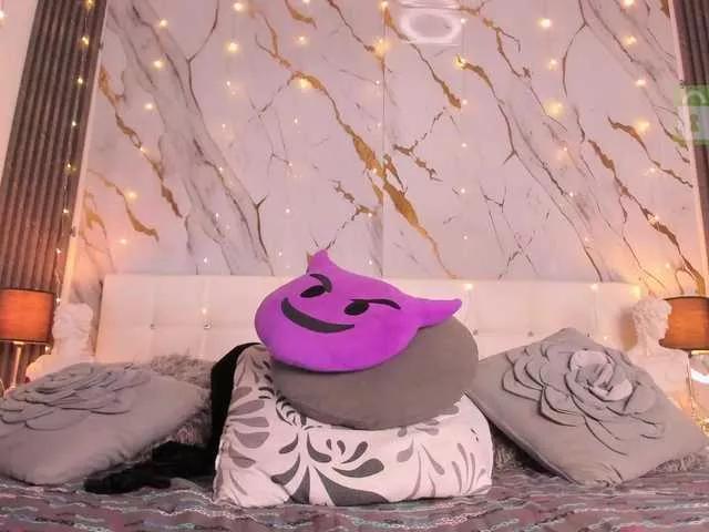 Offline EmilyLeah on BongaCams