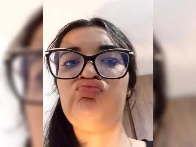 Offline Emmyx1 on BongaCams