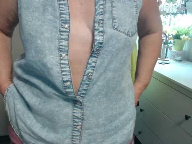 Freechat flirty-adele on BongaCams