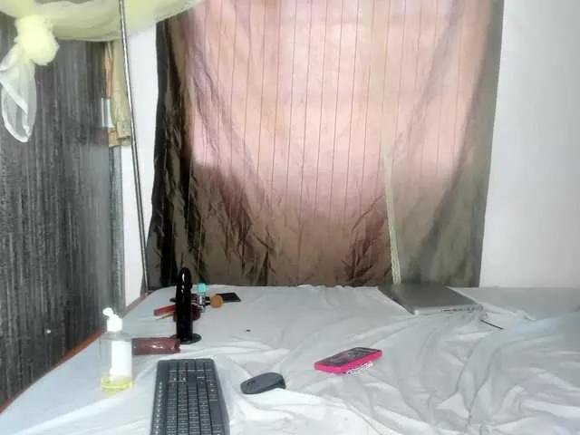 Offline Foxy-Roxy on BongaCams