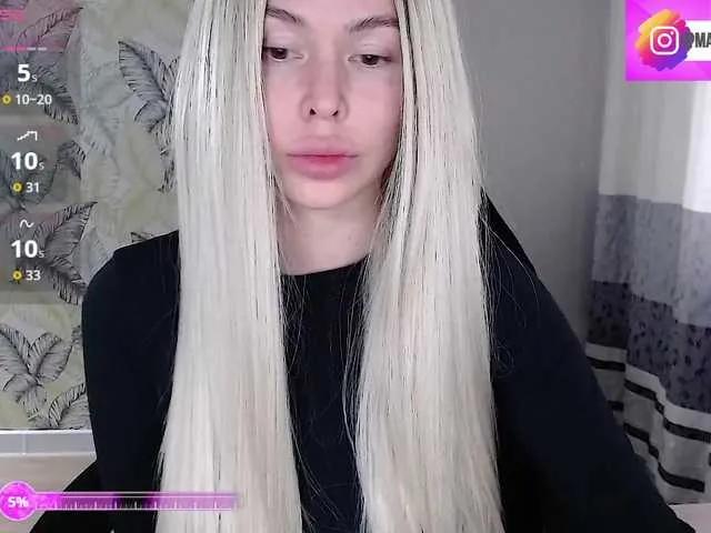 Offline Foxymoxy19 on BongaCams