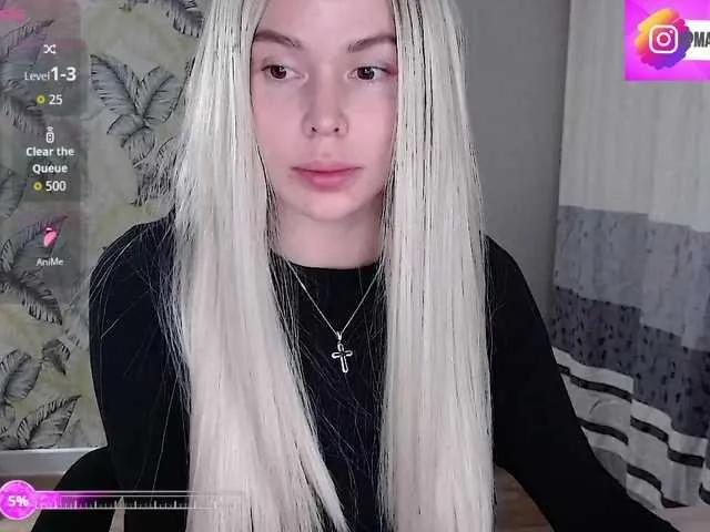 Offline Foxymoxy19 on BongaCams