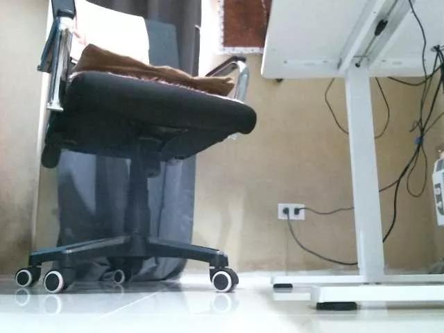 Offline GoddessArax on BongaCams