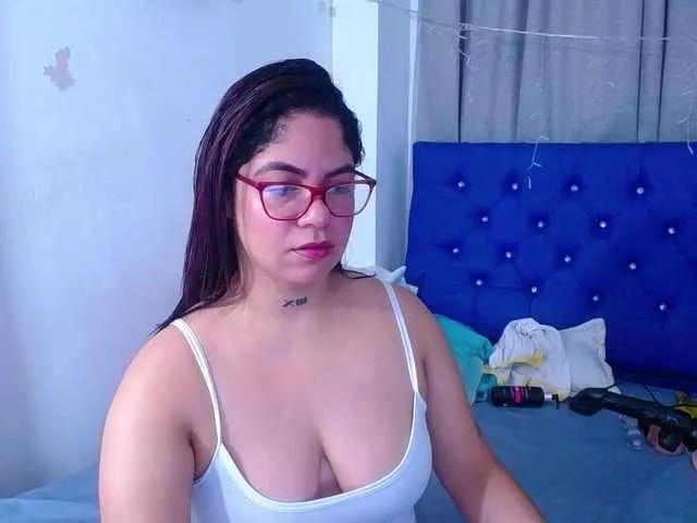 Freechat horny-cougar on BongaCams
