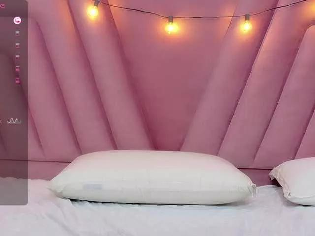 Offline horny18girl on BongaCams