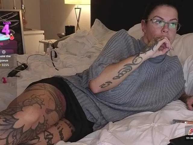 Offline hotsexygilf82 on BongaCams