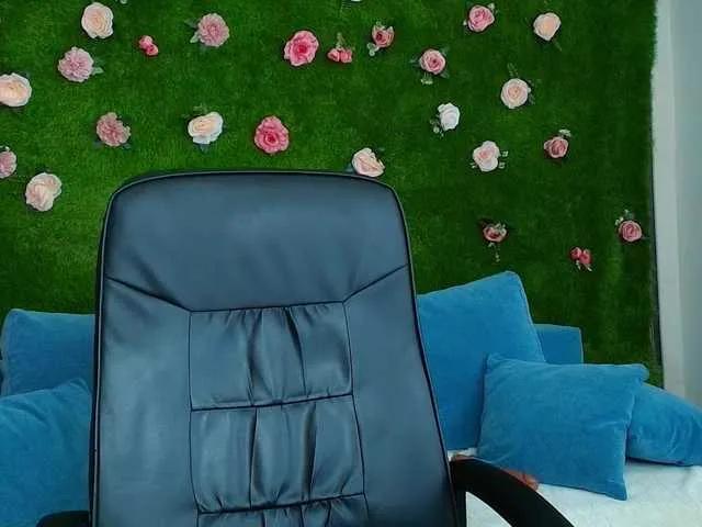 Offline HugeTittiess on BongaCams