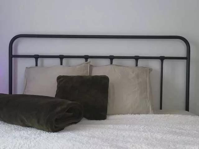 Offline Joanneshyshy on BongaCams