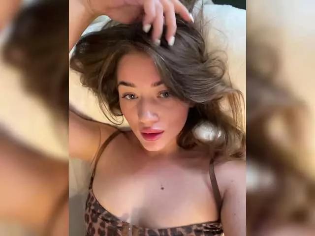 Offline juicy-peachh on BongaCams