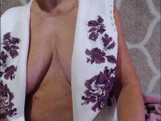 Offline JuicySandy4u on BongaCams