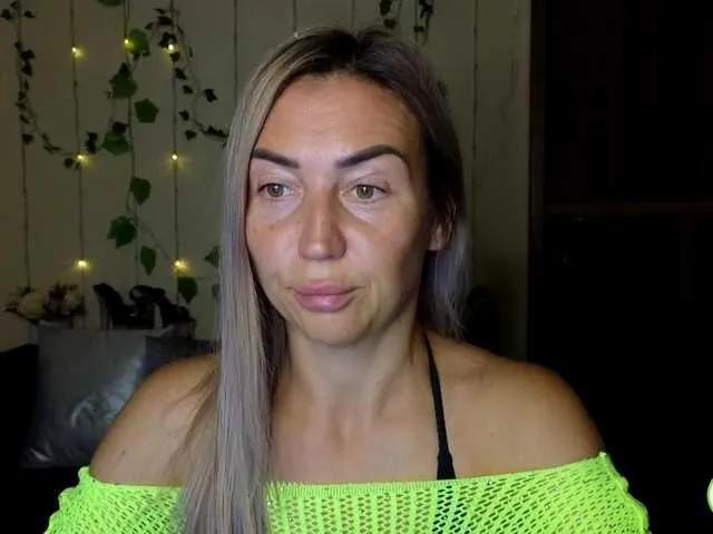 Offline Jullyblondkiss on BongaCams