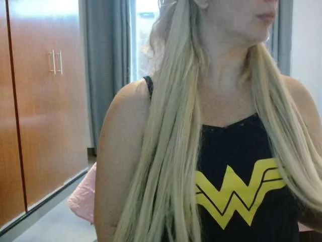 Freechat Jussara-Milf on BongaCams