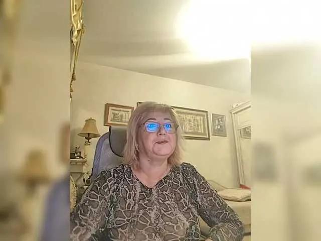 Offline KarinkaSweet on BongaCams