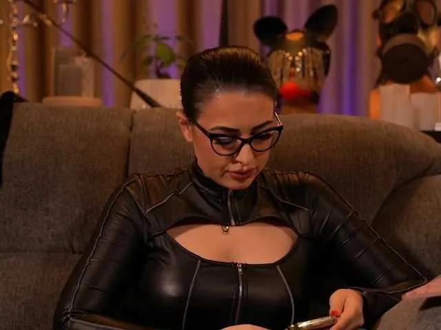 Offline KellyKent on BongaCams