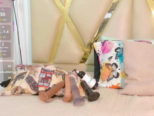 Offline kinkyhousewifee on BongaCams