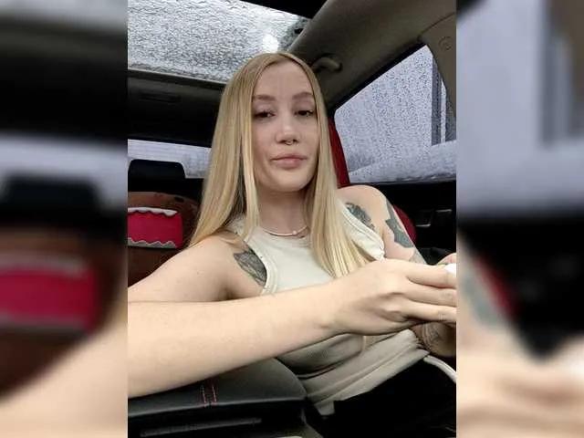 Offline lana-lana03 on BongaCams