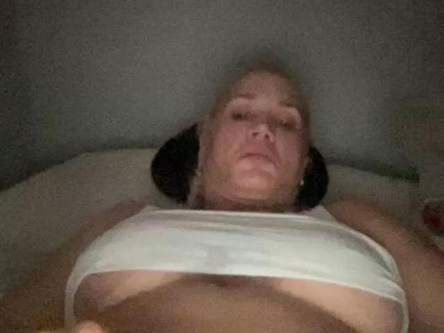 Offline Latinasexy4 on BongaCams