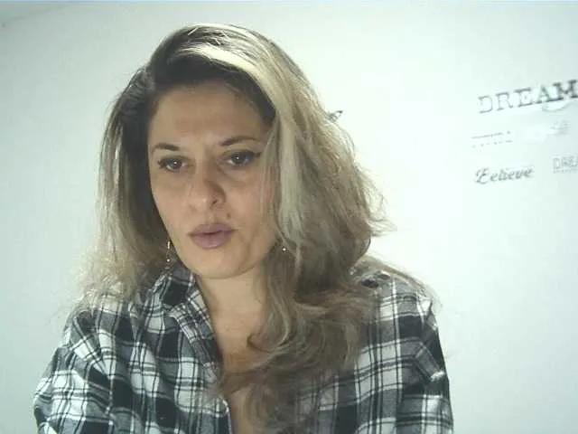 Offline lionessmom on BongaCams