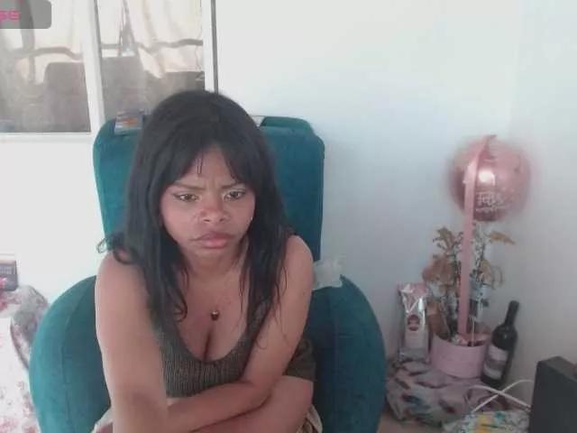 Offline lizethrey73 on BongaCams