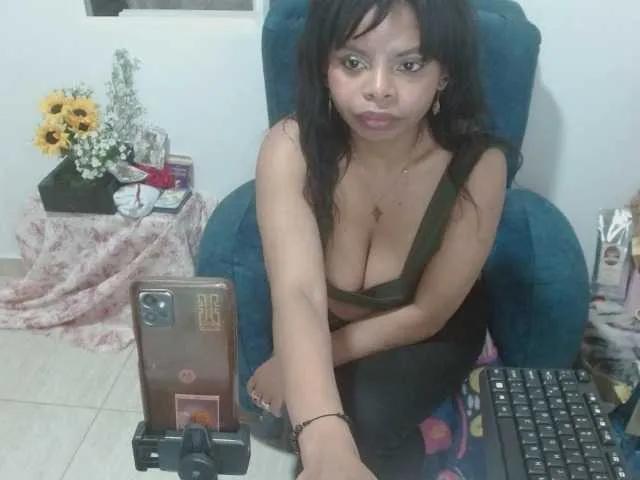 Offline lizethrey73 on BongaCams